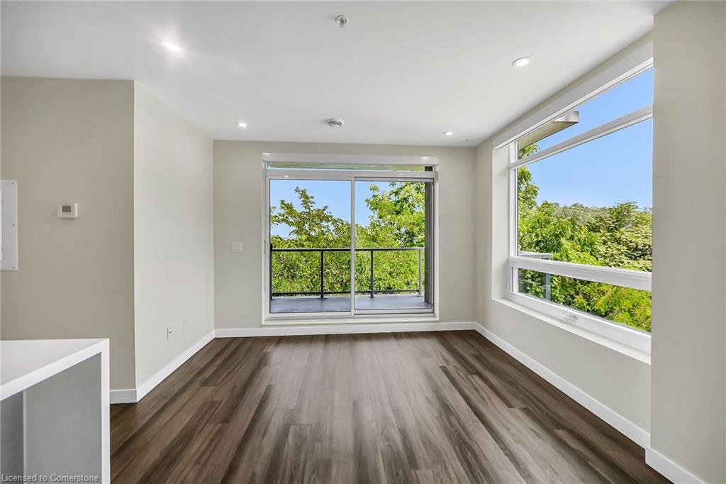 307-455 Charlton Avenue E, Hamilton, ON - Indoor