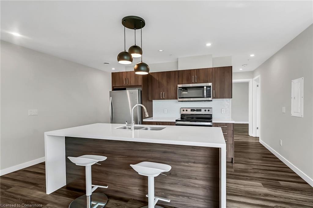 307-455 Charlton Avenue E, Hamilton, ON - Indoor Photo Showing Kitchen