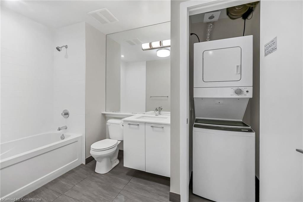 307-455 Charlton Avenue E, Hamilton, ON - Indoor Photo Showing Laundry Room