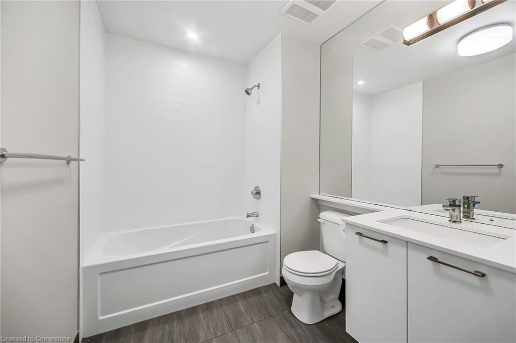 307-455 Charlton Avenue E, Hamilton, ON - Indoor Photo Showing Bathroom