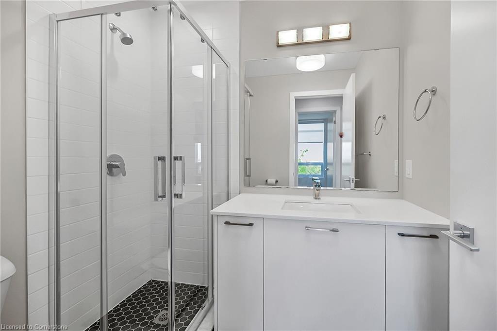 307-455 Charlton Avenue E, Hamilton, ON - Indoor Photo Showing Bathroom