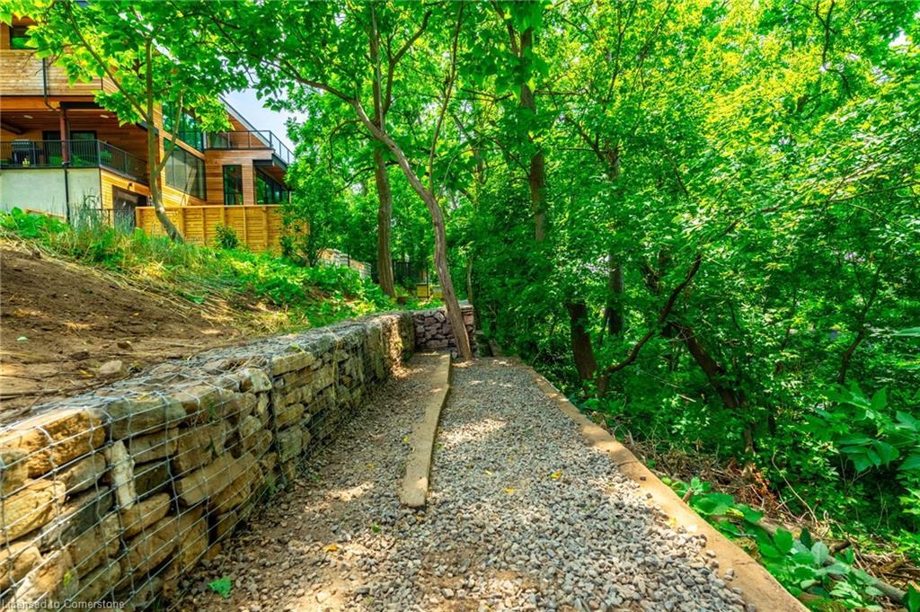 98 Alma Street, Dundas, ON