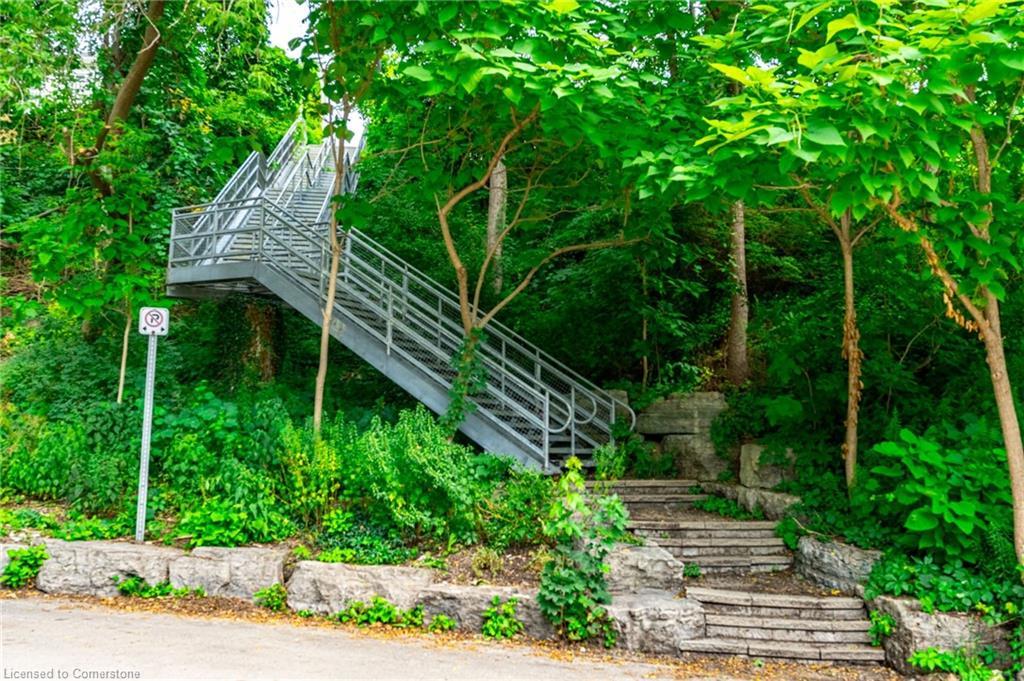 98 Alma Street, Dundas, ON