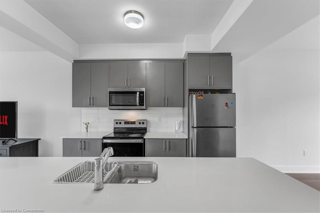 10-99 Roger Street, Waterloo, ON - Indoor Photo Showing Kitchen