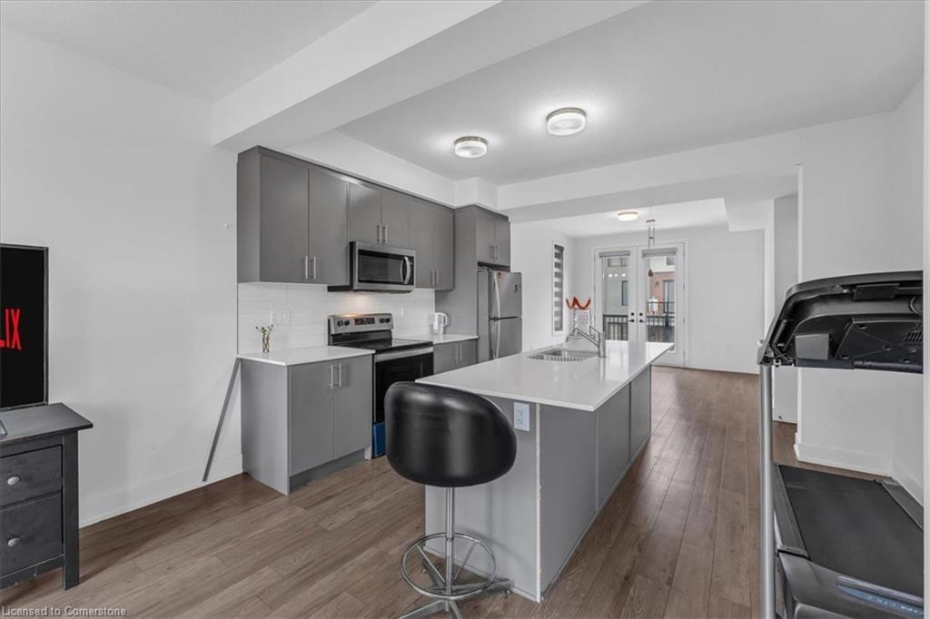 10-99 Roger Street, Waterloo, ON - Indoor Photo Showing Kitchen