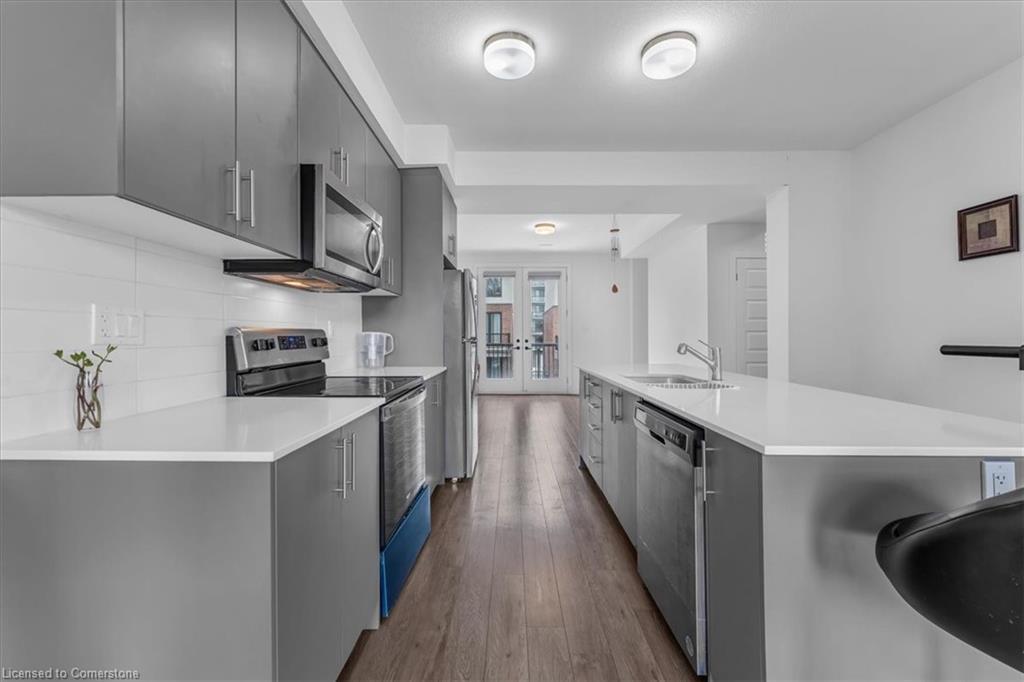 10-99 Roger Street, Waterloo, ON - Indoor Photo Showing Kitchen With Upgraded Kitchen