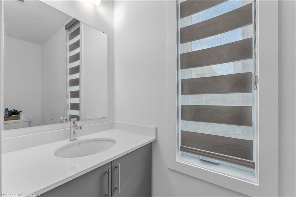 10-99 Roger Street, Waterloo, ON - Indoor Photo Showing Bathroom