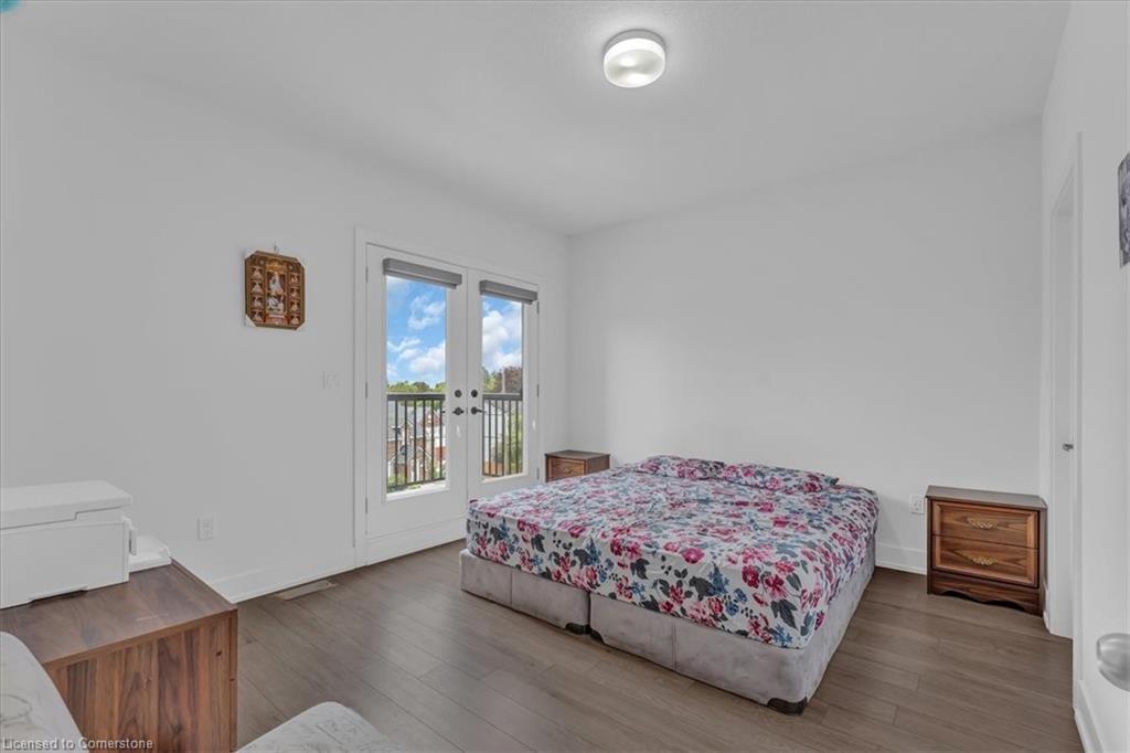10-99 Roger Street, Waterloo, ON - Indoor Photo Showing Bedroom