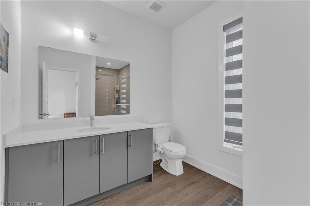 10-99 Roger Street, Waterloo, ON - Indoor Photo Showing Bathroom