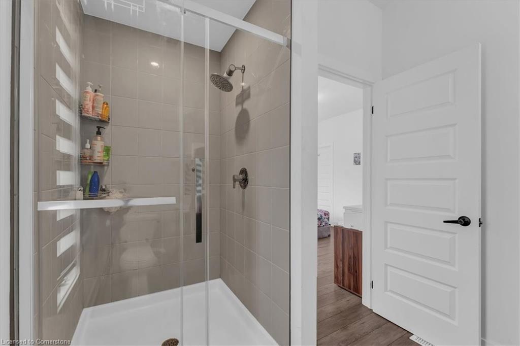 10-99 Roger Street, Waterloo, ON - Indoor Photo Showing Bathroom