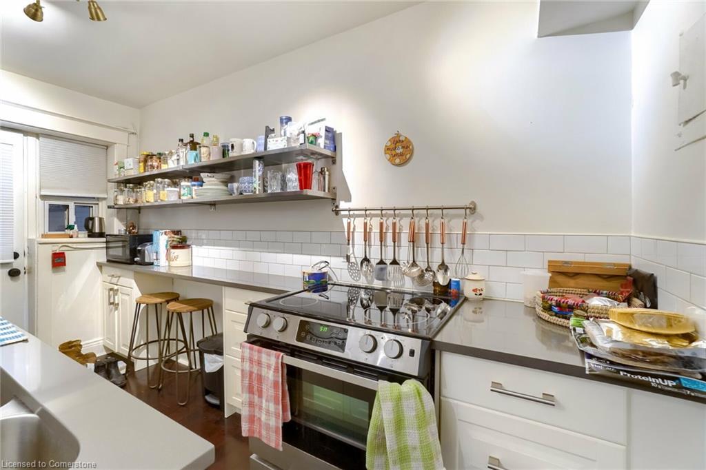 9-2 Vineland Avenue, Hamilton, ON - Indoor Photo Showing Kitchen