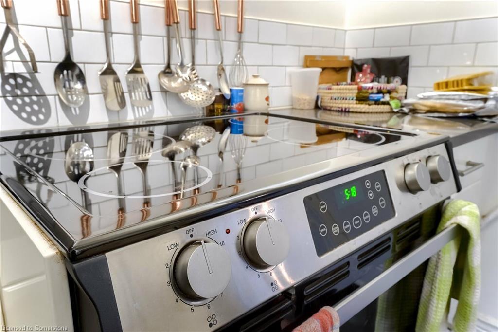 9-2 Vineland Avenue, Hamilton, ON - Indoor Photo Showing Kitchen