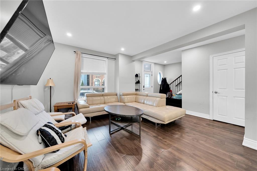 199 Bay Street N, Hamilton, ON - Indoor Photo Showing Living Room
