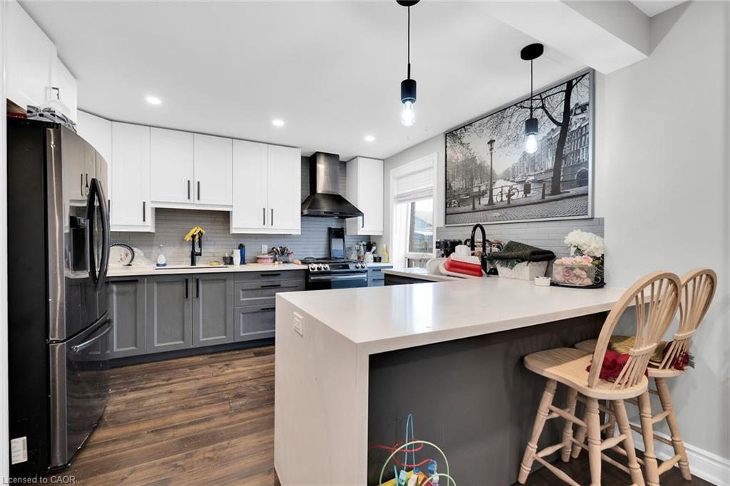 199 Bay Street N, Hamilton, ON - Indoor Photo Showing Kitchen With Upgraded Kitchen