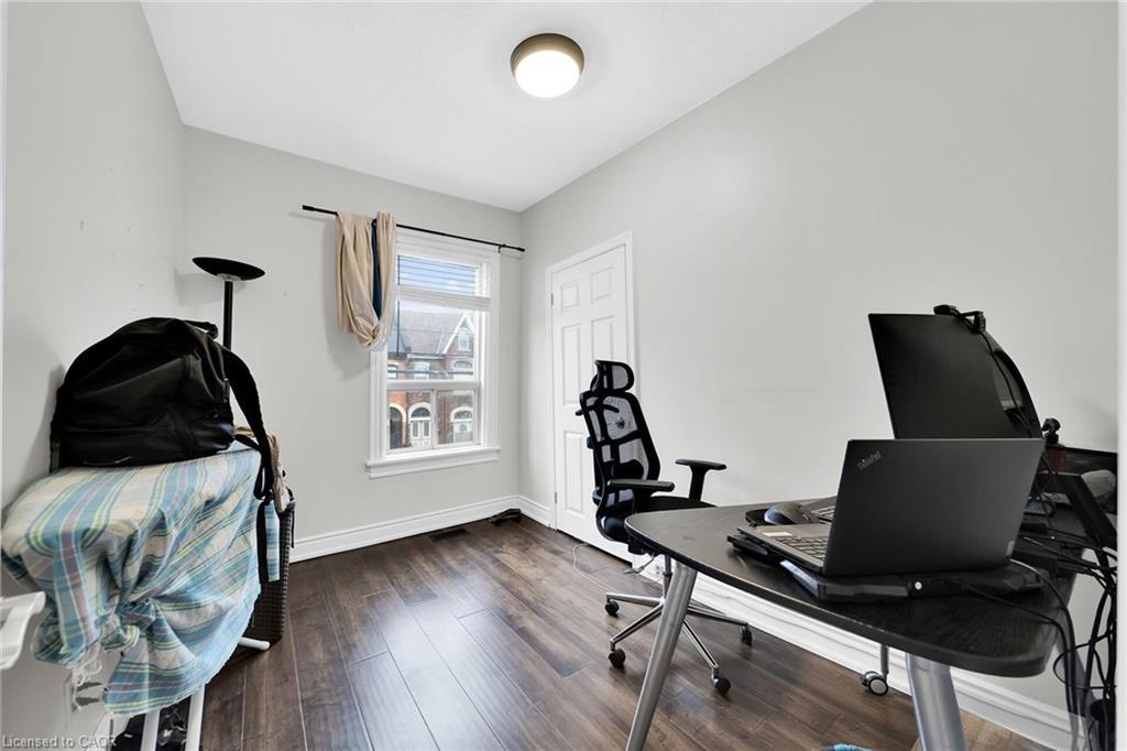 199 Bay Street N, Hamilton, ON - Indoor Photo Showing Office