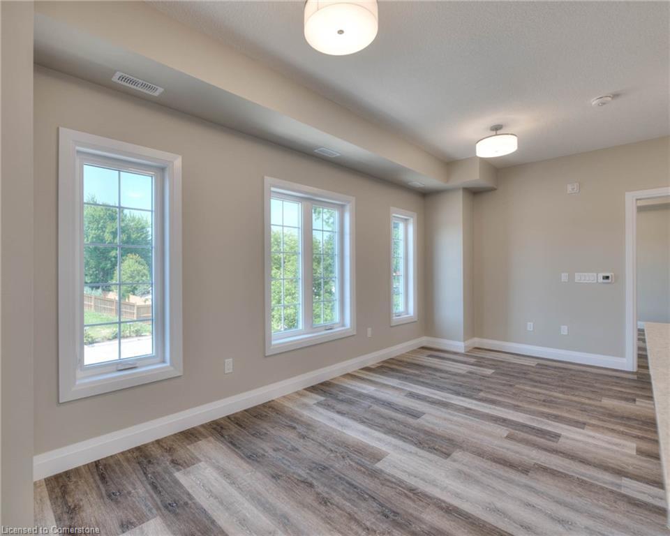 10-33 Murray Court, Milverton, ON - Indoor Photo Showing Other Room