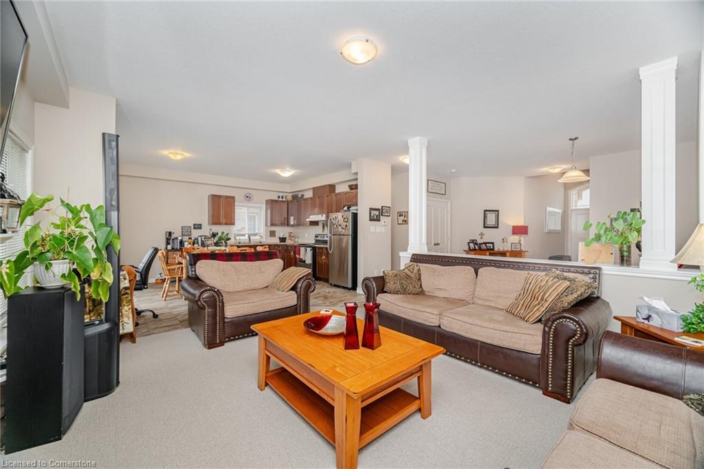 118 Lampman Drive, Grimsby, ON - Indoor Photo Showing Living Room