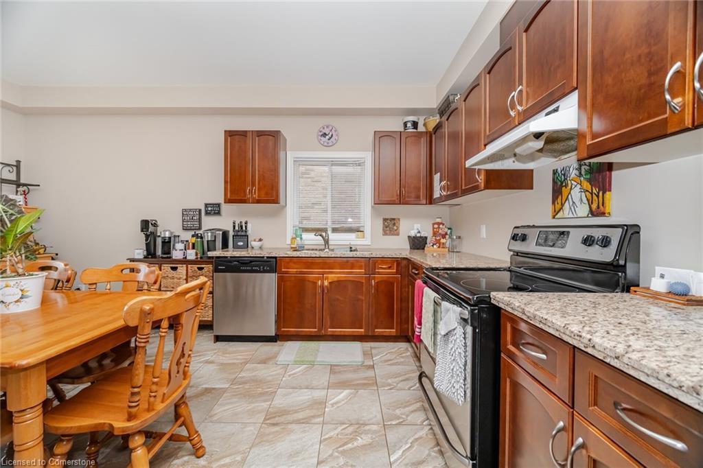 118 Lampman Drive, Grimsby, ON - Indoor Photo Showing Kitchen