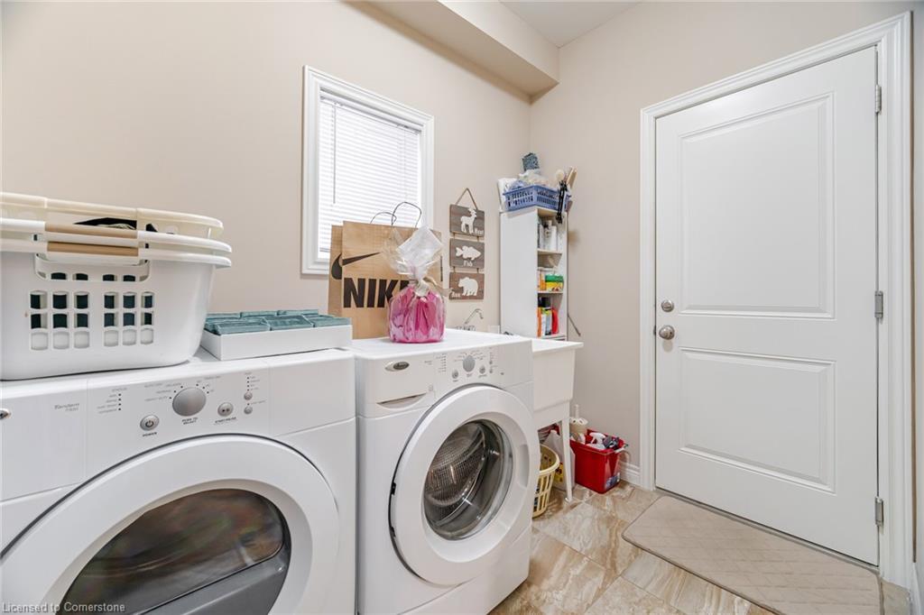 118 Lampman Drive, Grimsby, ON - Indoor Photo Showing Laundry Room