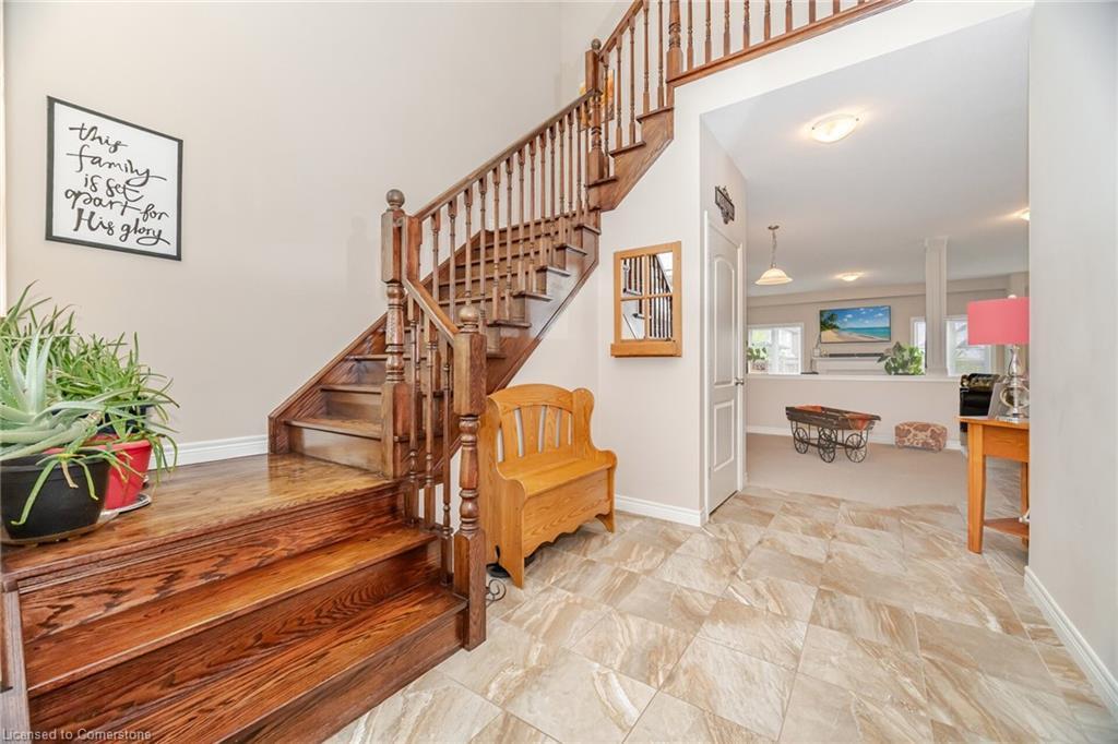 118 Lampman Drive, Grimsby, ON - Indoor Photo Showing Other Room