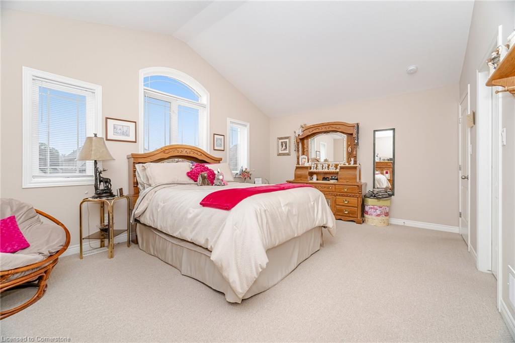 118 Lampman Drive, Grimsby, ON - Indoor Photo Showing Bedroom