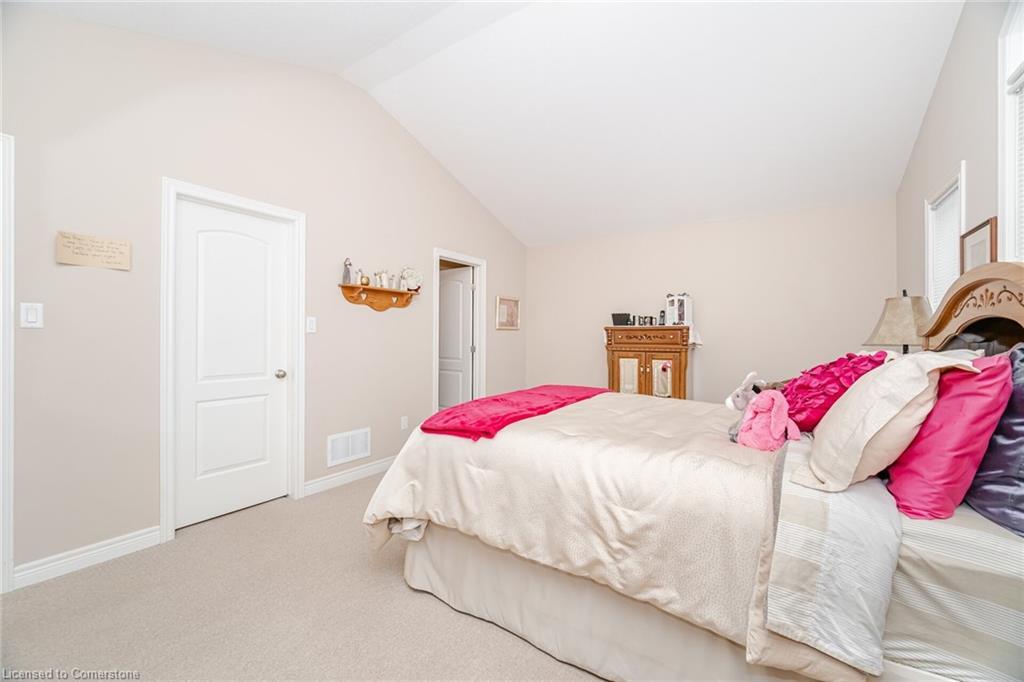 118 Lampman Drive, Grimsby, ON - Indoor Photo Showing Bedroom