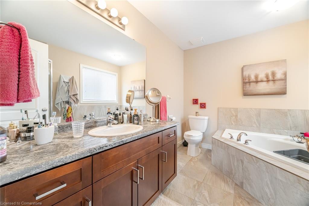 118 Lampman Drive, Grimsby, ON - Indoor Photo Showing Bathroom