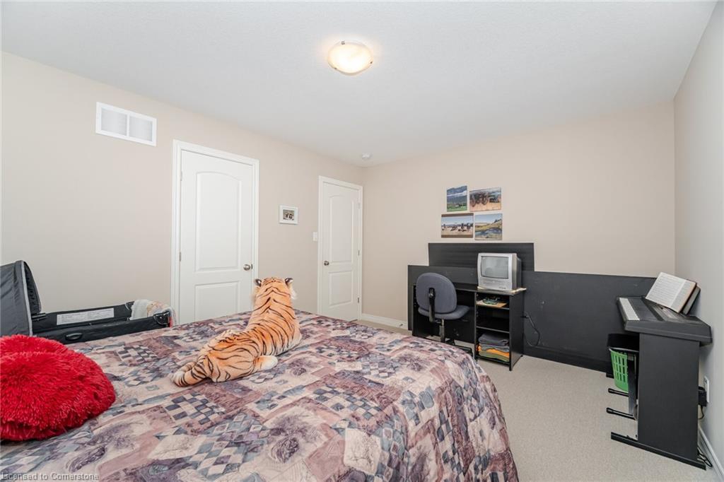 118 Lampman Drive, Grimsby, ON - Indoor Photo Showing Bedroom