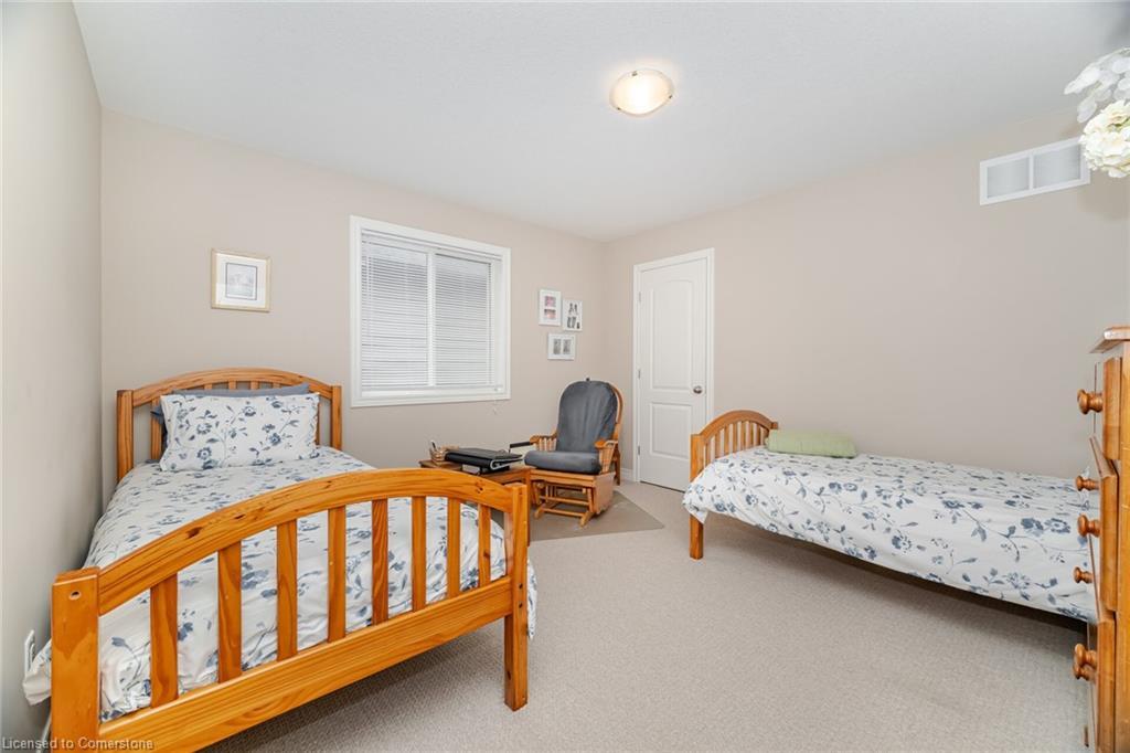 118 Lampman Drive, Grimsby, ON - Indoor Photo Showing Bedroom