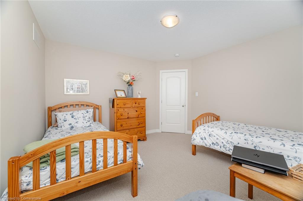 118 Lampman Drive, Grimsby, ON - Indoor Photo Showing Bedroom