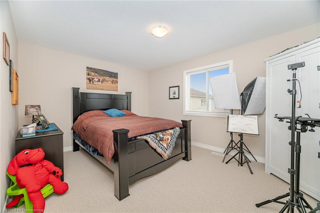 118 Lampman Drive, Grimsby, ON - Indoor Photo Showing Bedroom