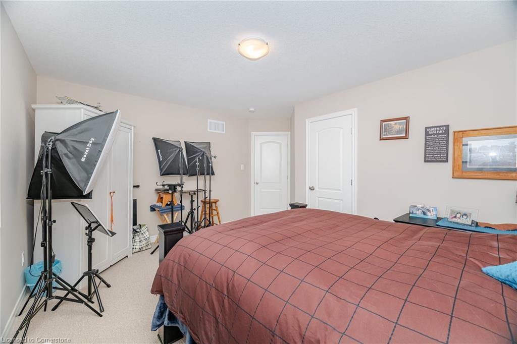 118 Lampman Drive, Grimsby, ON - Indoor Photo Showing Bedroom
