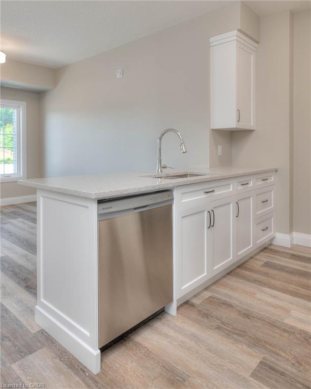 1-33 Murray Court, Milverton, ON - Indoor Photo Showing Kitchen