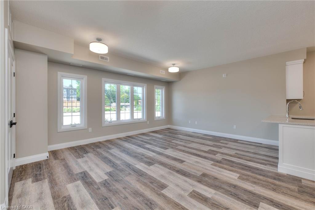 1-33 Murray Court, Milverton, ON - Indoor Photo Showing Other Room