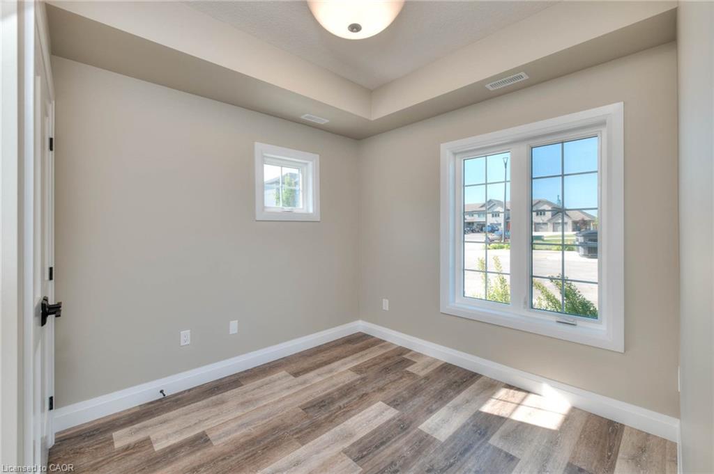 1-33 Murray Court, Milverton, ON - Indoor Photo Showing Other Room