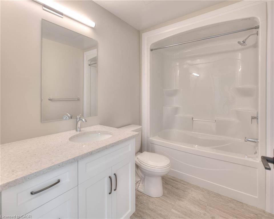 1-33 Murray Court, Milverton, ON - Indoor Photo Showing Bathroom