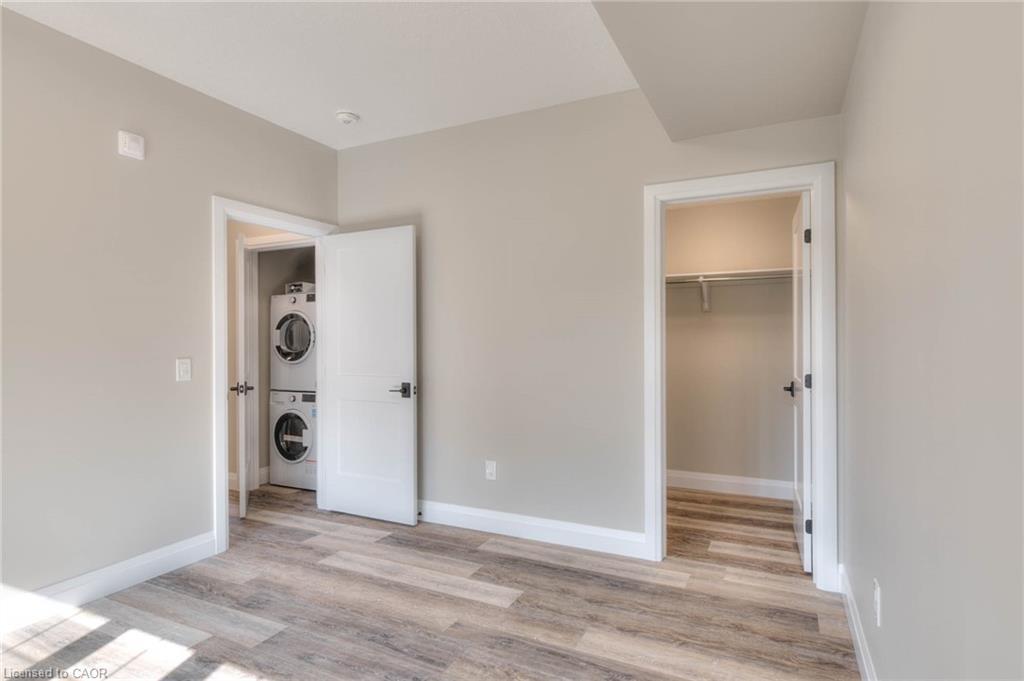 1-33 Murray Court, Milverton, ON - Indoor