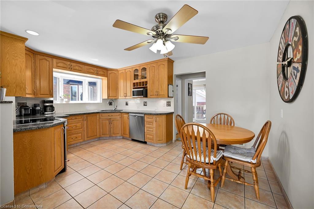 130 West 26Th Street, Hamilton, ON - Indoor Photo Showing Kitchen