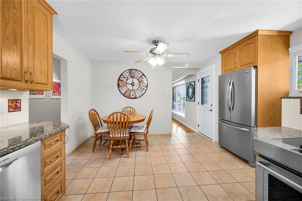 130 West 26Th Street, Hamilton, ON - Indoor Photo Showing Kitchen