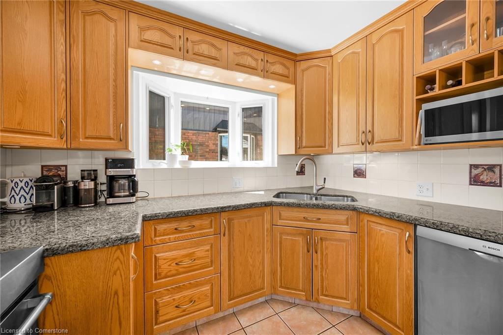 130 West 26Th Street, Hamilton, ON - Indoor Photo Showing Kitchen With Double Sink