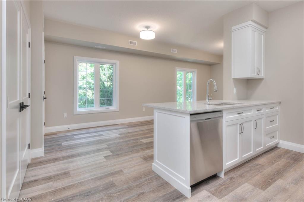 11-33 Murray Court, Milverton, ON - Indoor Photo Showing Kitchen