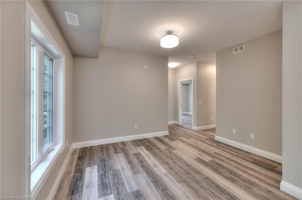 11-33 Murray Court, Milverton, ON - Indoor Photo Showing Other Room