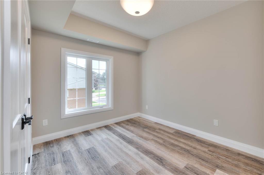 11-33 Murray Court, Milverton, ON - Indoor Photo Showing Other Room