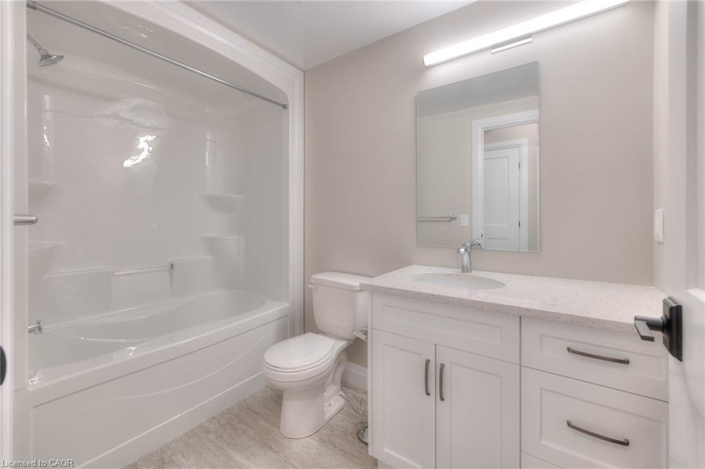 11-33 Murray Court, Milverton, ON - Indoor Photo Showing Bathroom