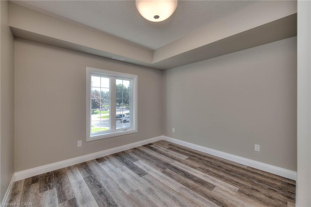 11-33 Murray Court, Milverton, ON - Indoor Photo Showing Other Room