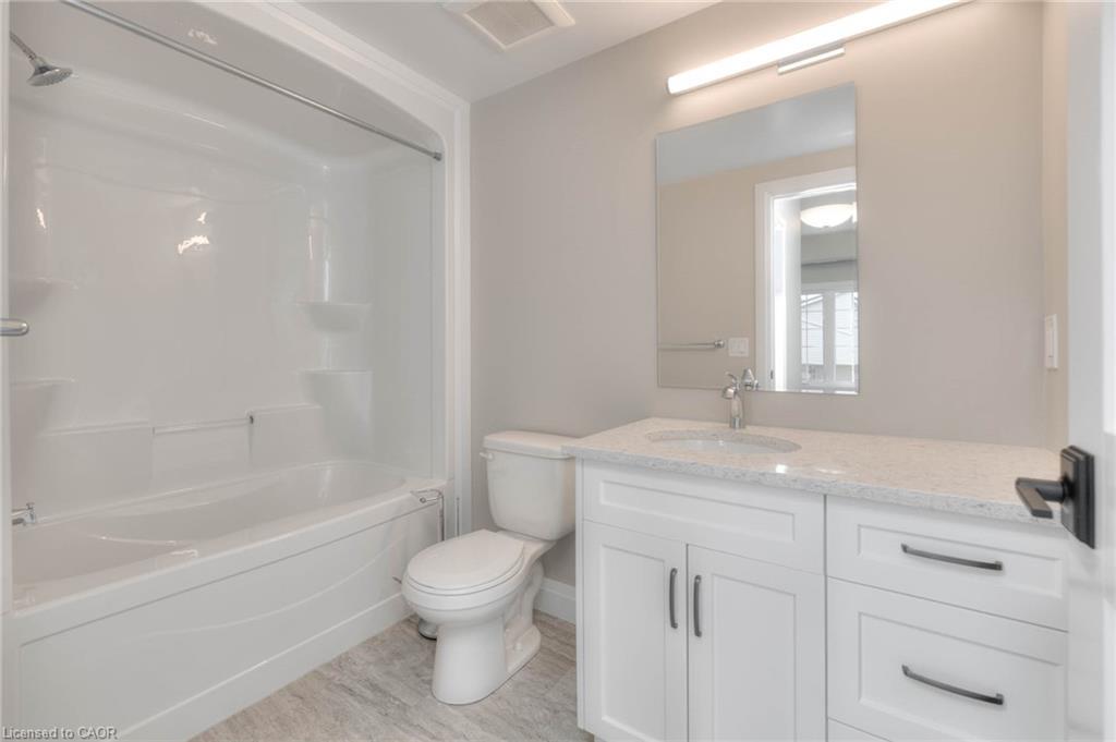 11-33 Murray Court, Milverton, ON - Indoor Photo Showing Bathroom