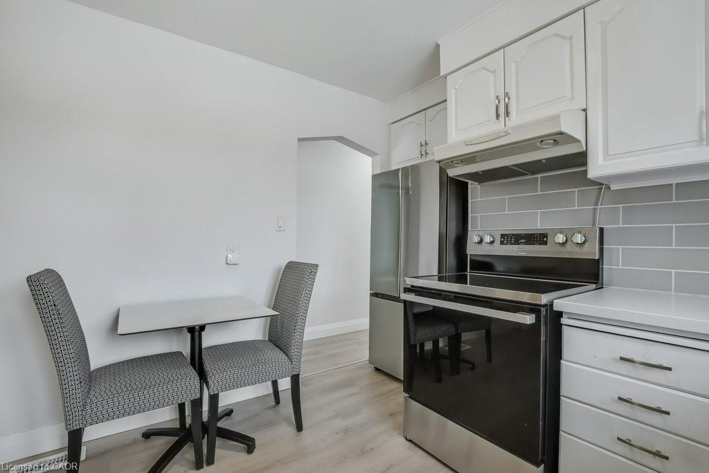 111 Castlefield Drive, Hamilton, ON - Indoor Photo Showing Kitchen