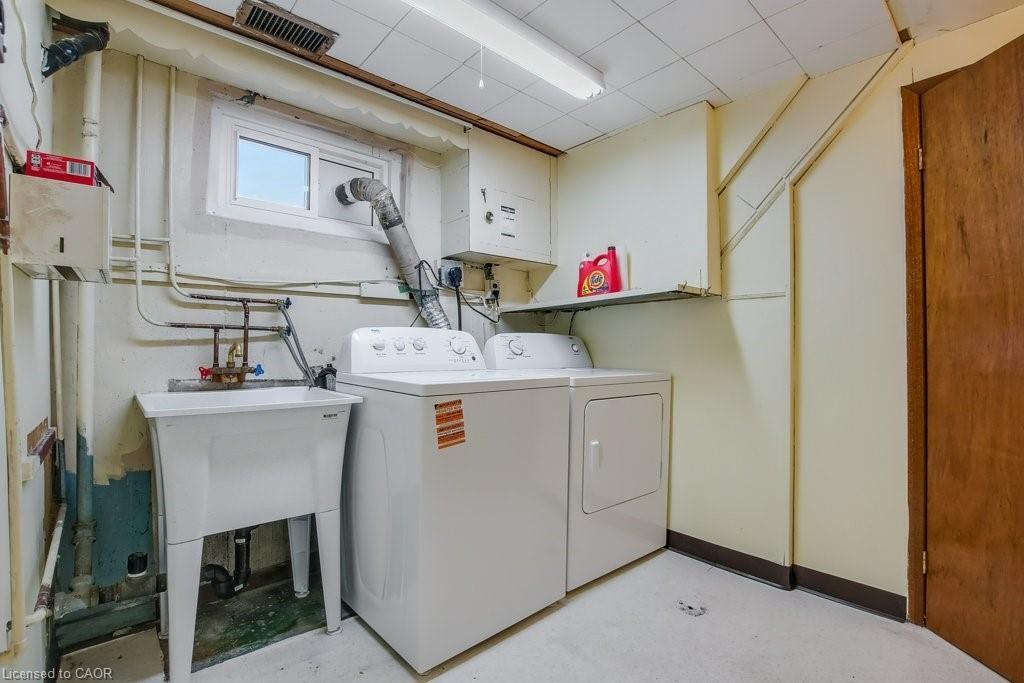111 Castlefield Drive, Hamilton, ON - Indoor Photo Showing Laundry Room