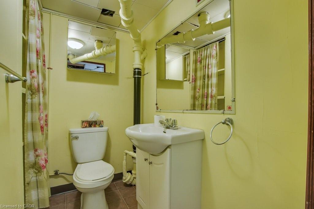 111 Castlefield Drive, Hamilton, ON - Indoor Photo Showing Bathroom