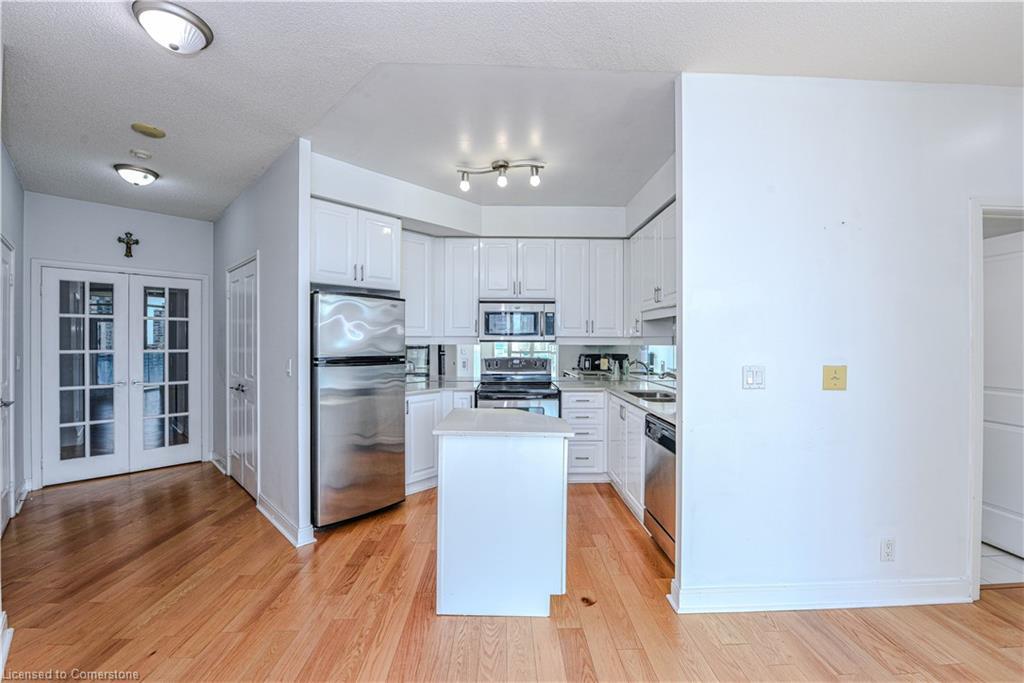 1206-70 Absolute Avenue, Mississauga, ON - Indoor Photo Showing Kitchen
